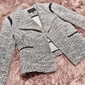 Black and white long sleeves banana Republic blazer